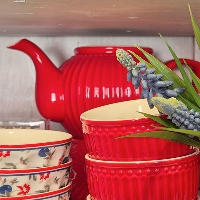 Teekanne mit Schalen